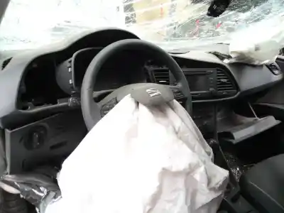 Здавання транспортного засобу seat leon sc (5f5) reference року 2015 потужний clha