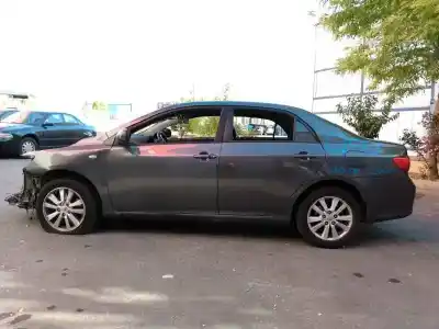 Sloopvoertuig toyota corolla (e15) luna van het jaar 2008 aangedreven 1adftv