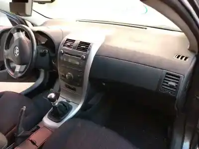 Sloopvoertuig toyota corolla (e15) luna van het jaar 2008 aangedreven 1adftv