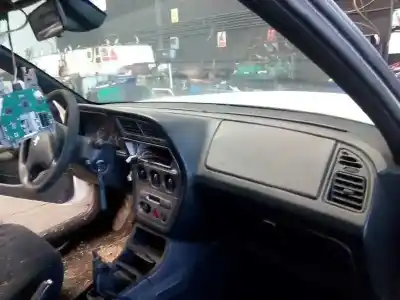 Sloopvoertuig peugeot 306 break boulebard van het jaar 1979 aangedreven rhy