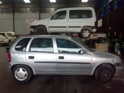 Veicolo di demolizione OPEL CORSA B Swing dell'anno 1997 alimentato X17D