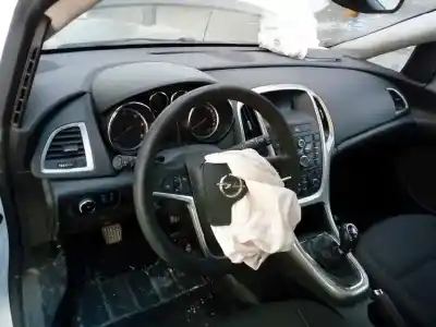 Здавання транспортного засобу opel astra j lim. enjoy року 2011 потужний a17dtr