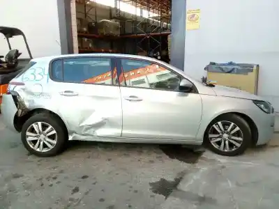 Vehículo de desguace peugeot 308 active del año 2014 con motor 9hp