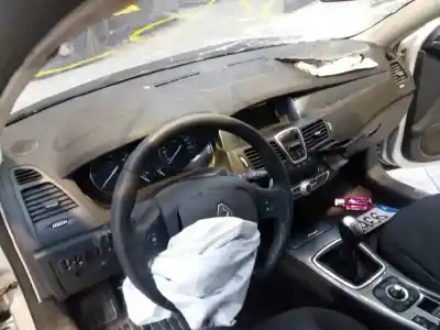 Veicolo di demolizione renault laguna iii authentique dell'anno 2009 alimentato m9r742