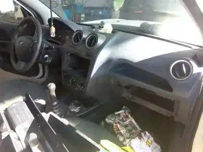 Veicolo di demolizione ford fiesta (cbk) ambiente dell'anno 2001 alimentato f6ja