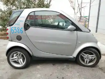 Véhicule à la ferraille SMART COUPE Creamstyle de l'année 2004 alimenté M160920