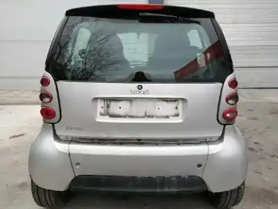 Здавання транспортного засобу smart coupe creamstyle року 2004 потужний m160920