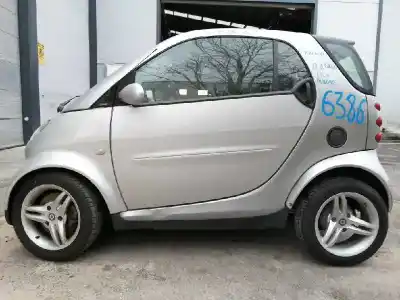 Здавання транспортного засобу smart coupe creamstyle року 2004 потужний m160920