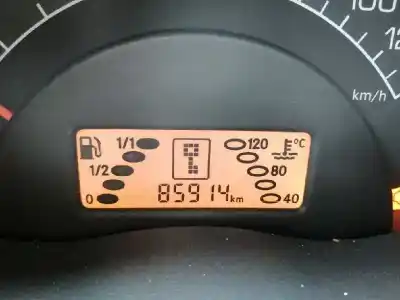 Здавання транспортного засобу smart coupe creamstyle року 2004 потужний m160920