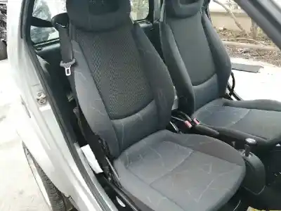 Здавання транспортного засобу smart coupe creamstyle року 2004 потужний m160920