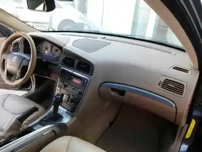 Veículo de Sucata volvo xc70 ii (136) d5 awd do ano 2007 alimentado d5244t