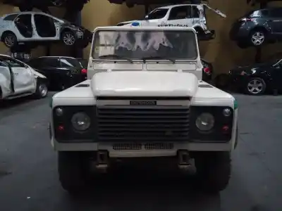 Véhicule à la ferraille land rover defender (ld) td5 110 familiar (90kw) de l'année 2002 alimenté 
