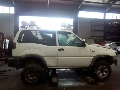 Véhicule à la ferraille nissan                                             terrano/terrano.ii (r20)                                                                                                                                                                                                                                   avenue                                                                                                                                                                                                                                                     de l'année 1996 alimenté td27ti