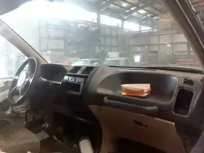 Véhicule à la ferraille nissan                                             terrano/terrano.ii (r20)                                                                                                                                                                                                                                   avenue                                                                                                                                                                                                                                                     de l'année 1996 alimenté td27ti