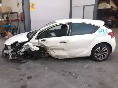 Veicolo di demolizione citroen                                            ds4                                                                                                                                                                                                                                                        design                                                                                                                                                                                                                                                     dell'anno 2015 alimentato 9hp