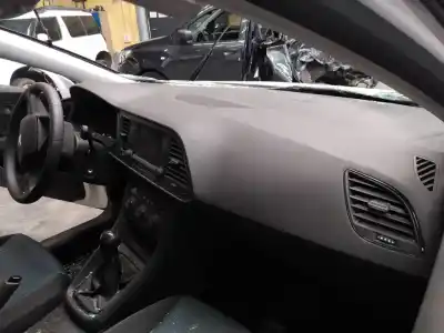 Здавання транспортного засобу seat leon (5f1) reference року 2016 потужний cyvb