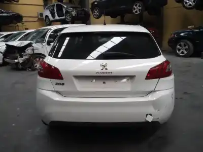 Véhicule à la ferraille peugeot                                            308                                                                                                                                                                                                                                                        active                                                                                                                                                                                                                                                     de l'année 2014 alimenté hnz