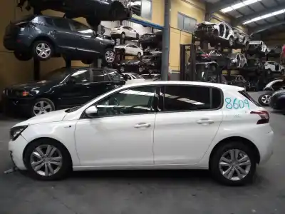 Vehículo de desguace PEUGEOT 308 Active del año 2014 con motor HNZ