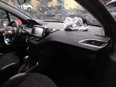 Véhicule à la ferraille peugeot 208 active de l'année 2016 alimenté bhy