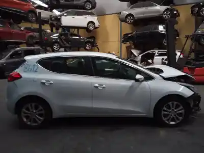 Véhicule à la ferraille kia                                                cee´d                                                                                                                                                                                                                                                      drive                                                                                                                                                                                                                                                      de l'année 2014 alimenté d4fb