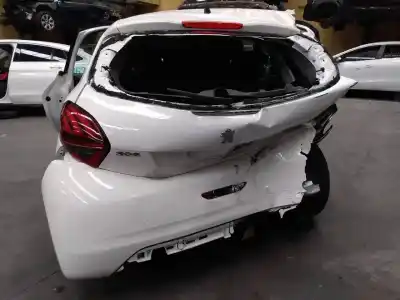 Veicolo di demolizione peugeot 208 active dell'anno 2015 alimentato yh01