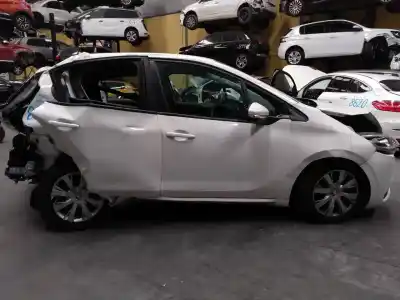 Veicolo di demolizione peugeot 208 active dell'anno 2015 alimentato yh01