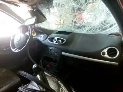 Veículo de Sucata renault clio iii exception do ano 2006 alimentado d4f740