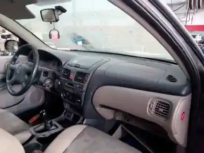 Vehicul casat nissan almera (n16/e) line up al anului 2000 alimentat qg15de
