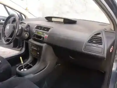 Vehicul casat citroen c4 sedan exclusive al anului 2009 alimentat 9hz