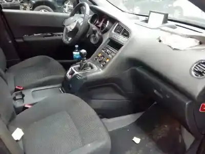 Vehicul casat peugeot 5008 allure al anului 2014 alimentat 9hd - 9h05