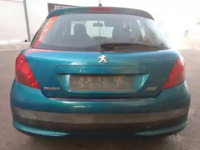 Véhicule à la ferraille peugeot 207 confort de l'année 2007 alimenté 8hz