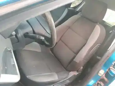 Véhicule à la ferraille peugeot 207 confort de l'année 2007 alimenté 8hz