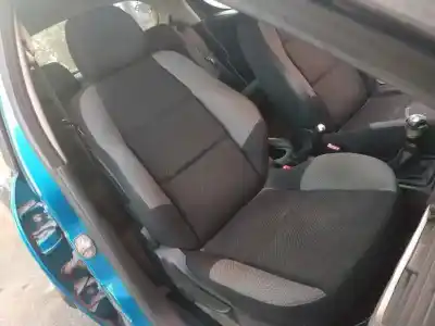 Véhicule à la ferraille peugeot 207 confort de l'année 2007 alimenté 8hz