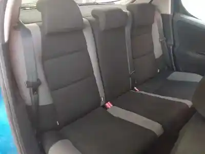 Véhicule à la ferraille peugeot 207 confort de l'année 2007 alimenté 8hz