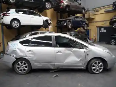 Véhicule à la ferraille TOYOTA PRIUS (NHW20) Basis de l'année 2003 alimenté 1NZFXE
