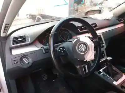 Veículo de Sucata volkswagen passat variant (365) edition bluemotion do ano 2012 alimentado cayc