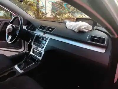 Veículo de Sucata volkswagen passat variant (365) edition bluemotion do ano 2012 alimentado cayc