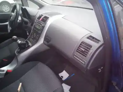 Veículo de Sucata toyota auris advance do ano 2011 alimentado 1zrfae