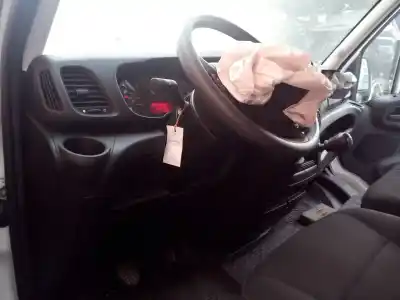 Здавання транспортного засобу iveco daily furgón fg h2 33 s ... v batalla 3520 року 2015 потужний f1afl411c