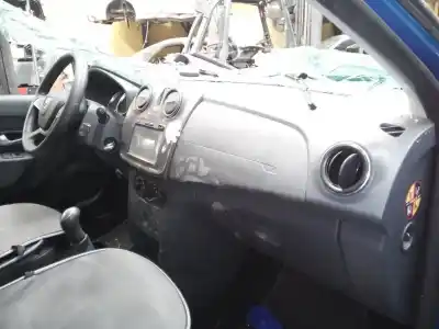 Véhicule à la ferraille dacia sandero stepway de l'année 2017 alimenté h4b408