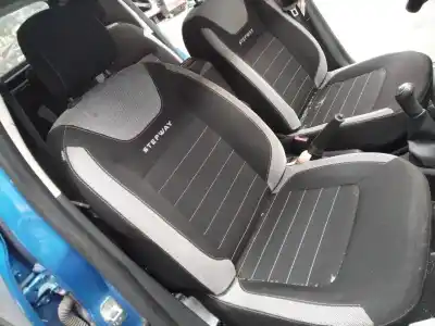 Véhicule à la ferraille dacia sandero stepway de l'année 2017 alimenté h4b408