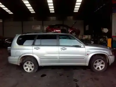 Sloopvoertuig SUZUKI GRAND VITARA 5 PUERTAS SQ (FT) 2.7 V6 XL7 van het jaar 2004 aangedreven H27A