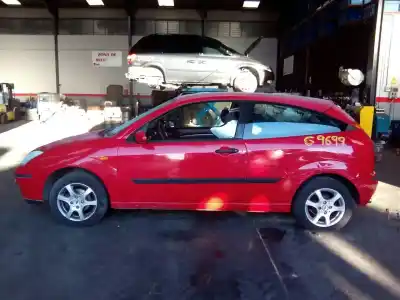 Véhicule à la ferraille FORD FOCUS BERLINA (CAK) Trend de l'année 2004 alimenté FYDB