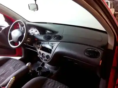 Véhicule à la ferraille ford focus berlina (cak) trend de l'année 2004 alimenté fydb