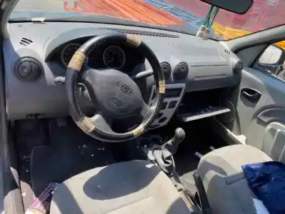 Véhicule à la ferraille dacia logan laureate de l'année 2008 alimenté k9k796