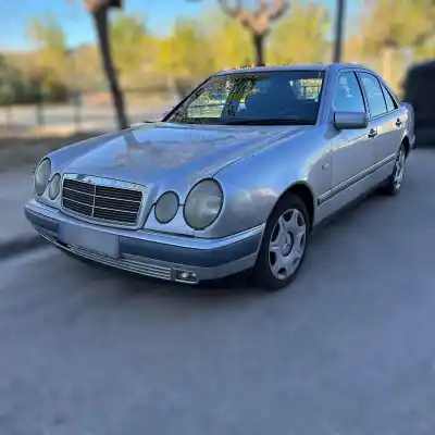 Veicolo di demolizione MERCEDES CLASE E (W210) BERLINA DIESEL  dell'anno 1998 alimentato OM606962