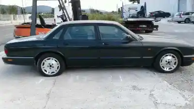 Scrapping Vehicle jaguar xj xj8 of the year 1997 powered 9jpfrb