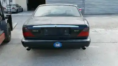 Scrapping Vehicle jaguar xj xj8 of the year 1997 powered 9jpfrb
