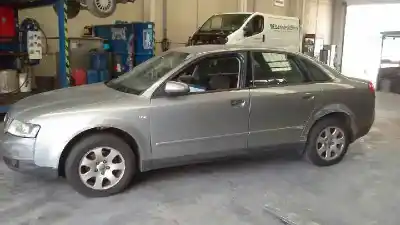 Veículo de Sucata audi a4 berlina (8e) 1.8 t sport edition do ano 2000 alimentado avj