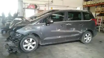 Véhicule à la ferraille peugeot 5008 active de l'année 2011 alimenté 9hd